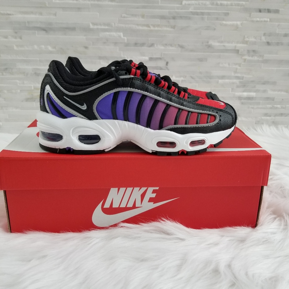 New NIKE Air Max Tailwind 4 Sneakers - Picture 2 of 6